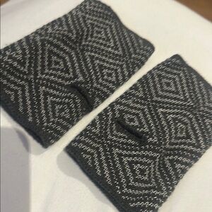 Fingerless knit gloves with thumb holes.